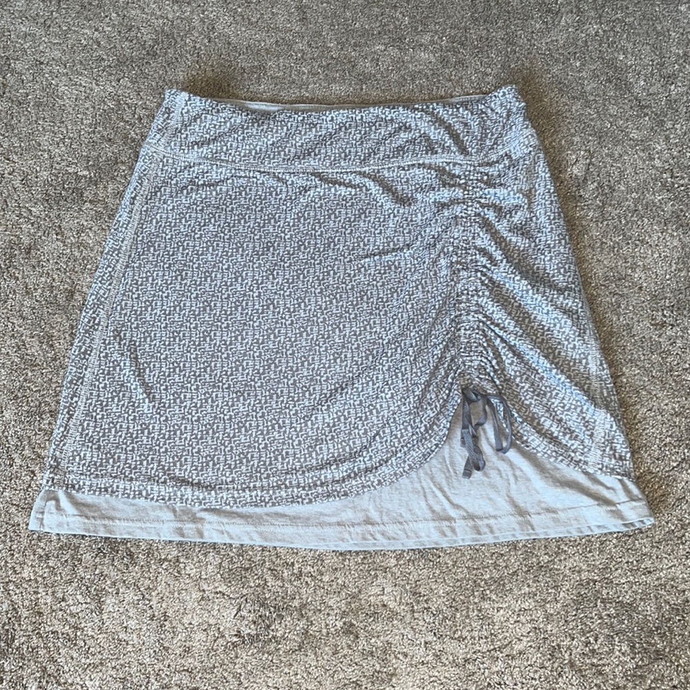 Athleta Grey Ruched skirt. Size L